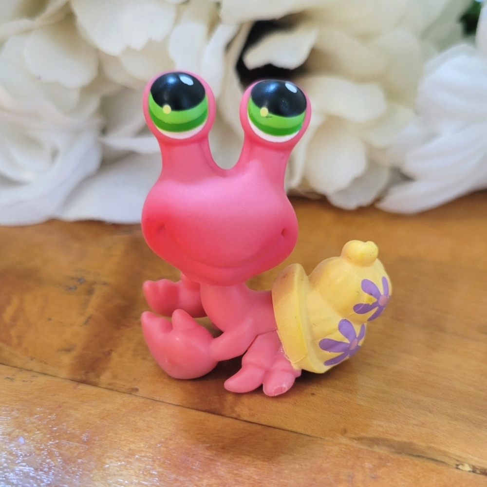 Littlest Pet Shop LPS #62 Pink Hermit Crab Yellow Shell Green Eyes Hasbro